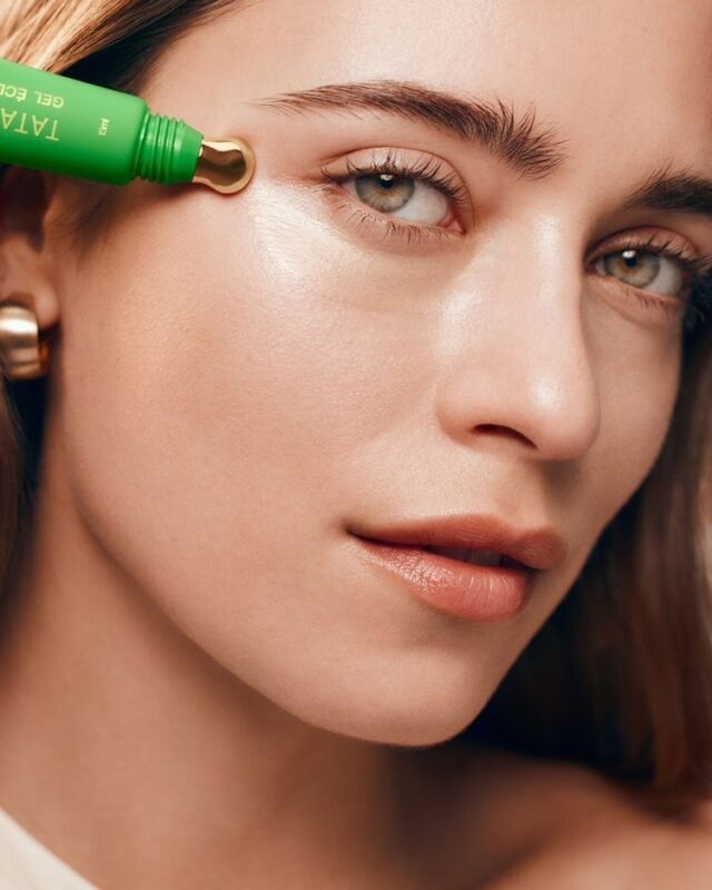 250206 TATAHARPER FY25 HH BEAUTYST03 EYEAPPLICATION 089 4372 HH C ADOBERGB