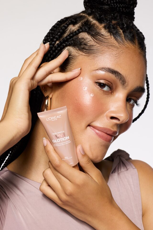 LOP Cosmetics Le Lumi Skin Tint Glotion Highlight Application After Genevieve BJ 063