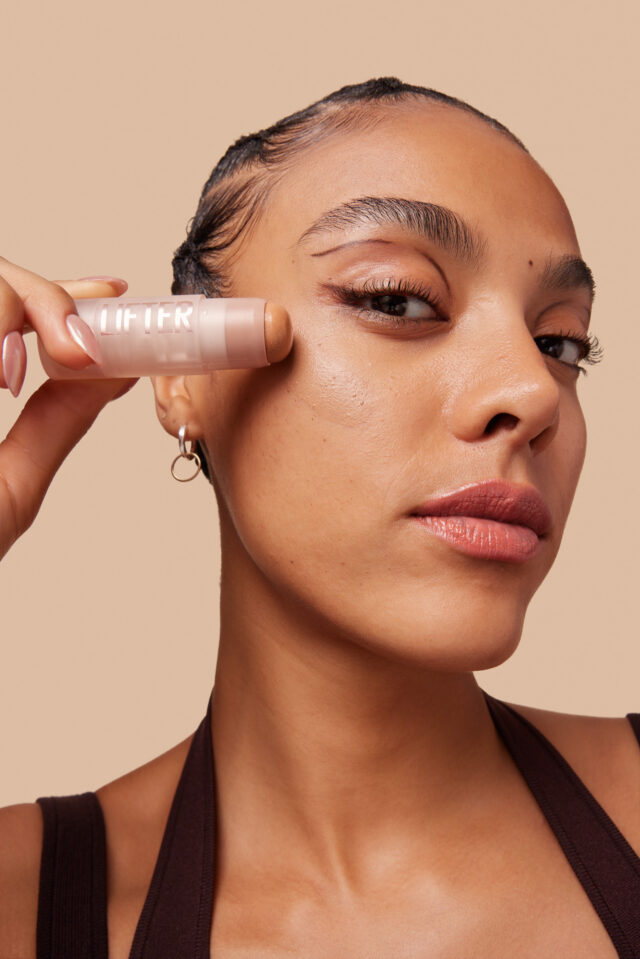 240503 LIFTER STIX SASHA H 50 FULL BEAUTY APP FDT SWIPE 0399 3 R1