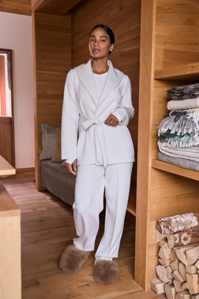 JPG 21986 R Ivory 50936 R Ivory Editorial 315