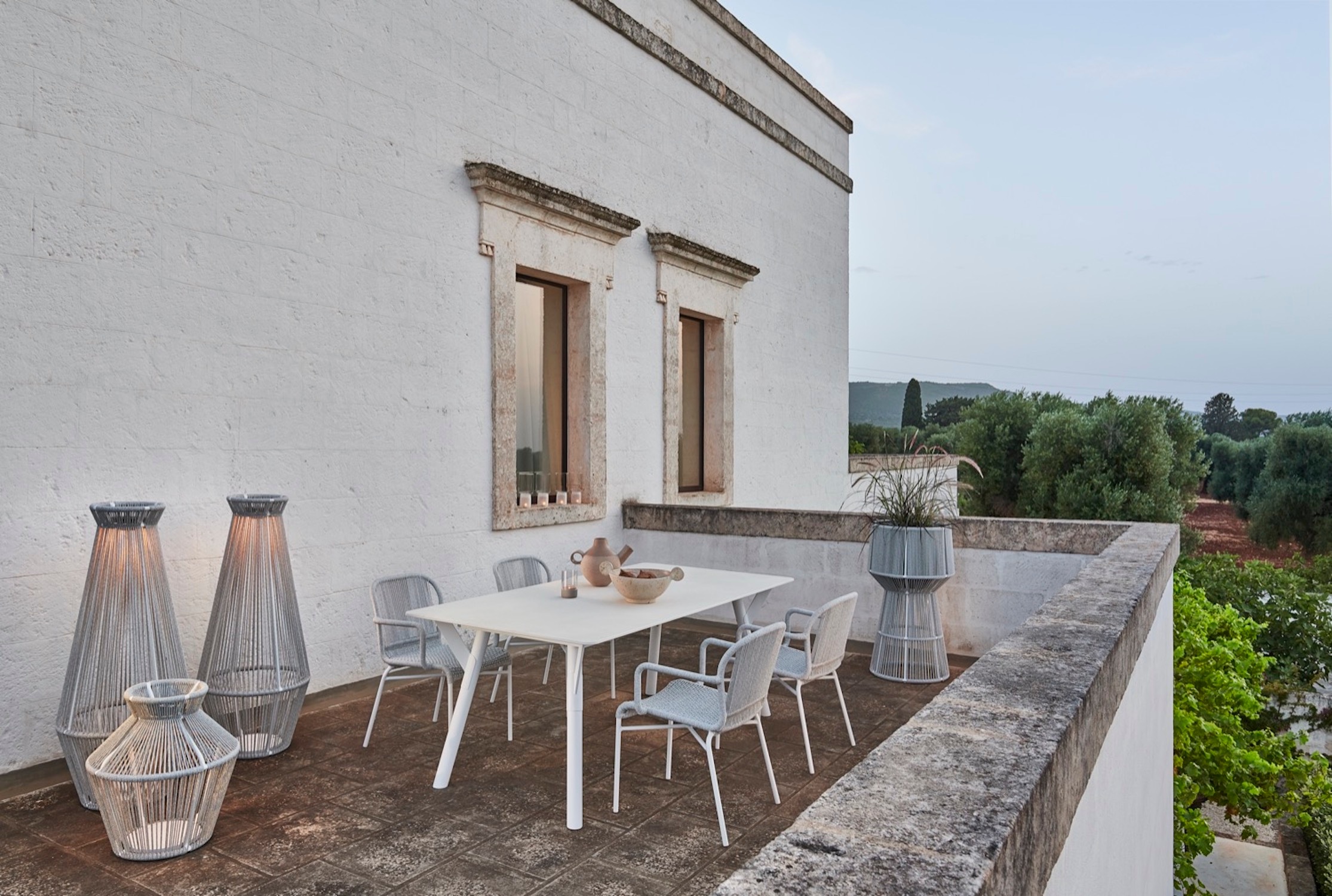 Interior/Exterior Image by Cora Vohwinkel