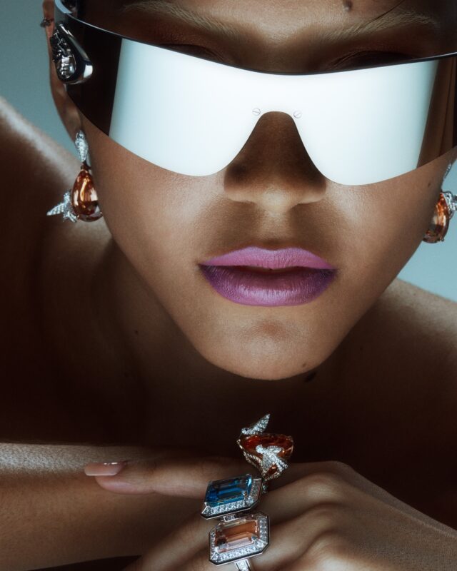 250514 VMAG Glasses SHOT03 255 01 C s RGB