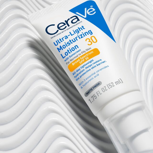 05 UL Lotion Social Image of Pack on Texture 0245 HIGHLIGHT BACK FOCUS R2