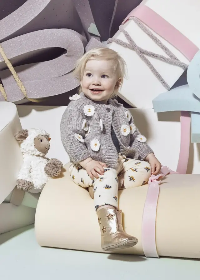 Flattened EARNSHAWS FOAM MARCH 23 01 307copy